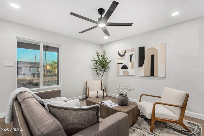 Foto del edificio - 6413 E Holly St