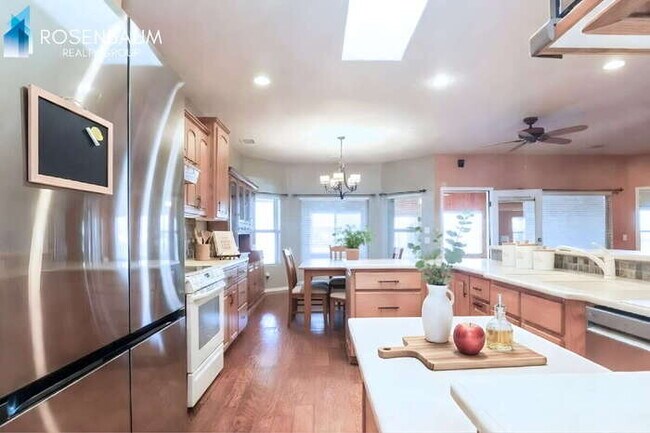 Foto del edificio - 15310 S Kline Pl