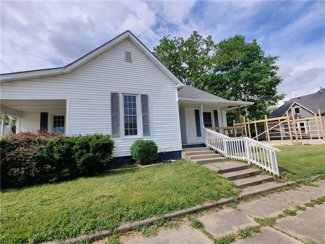 Building Photo - 334 S Miller St