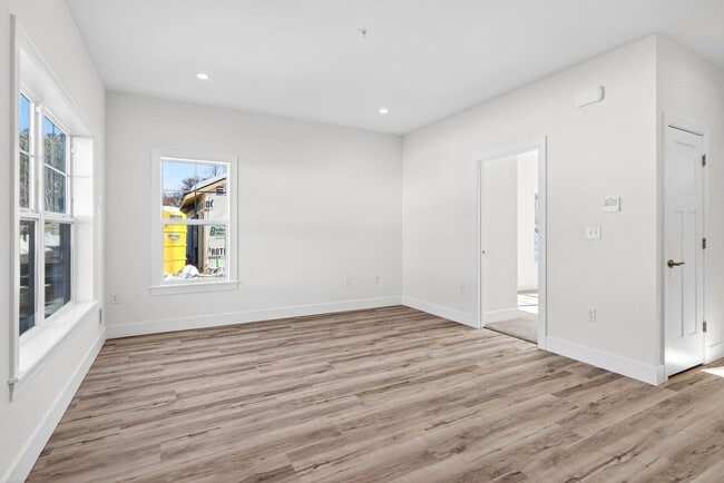 Building Photo - Hemlock Manor