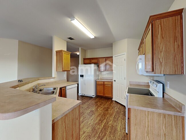 Foto del edificio - 8055 Chisos Oak Dr