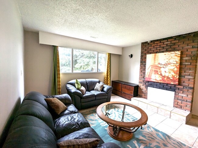 Building Photo - 2688 Norwood St