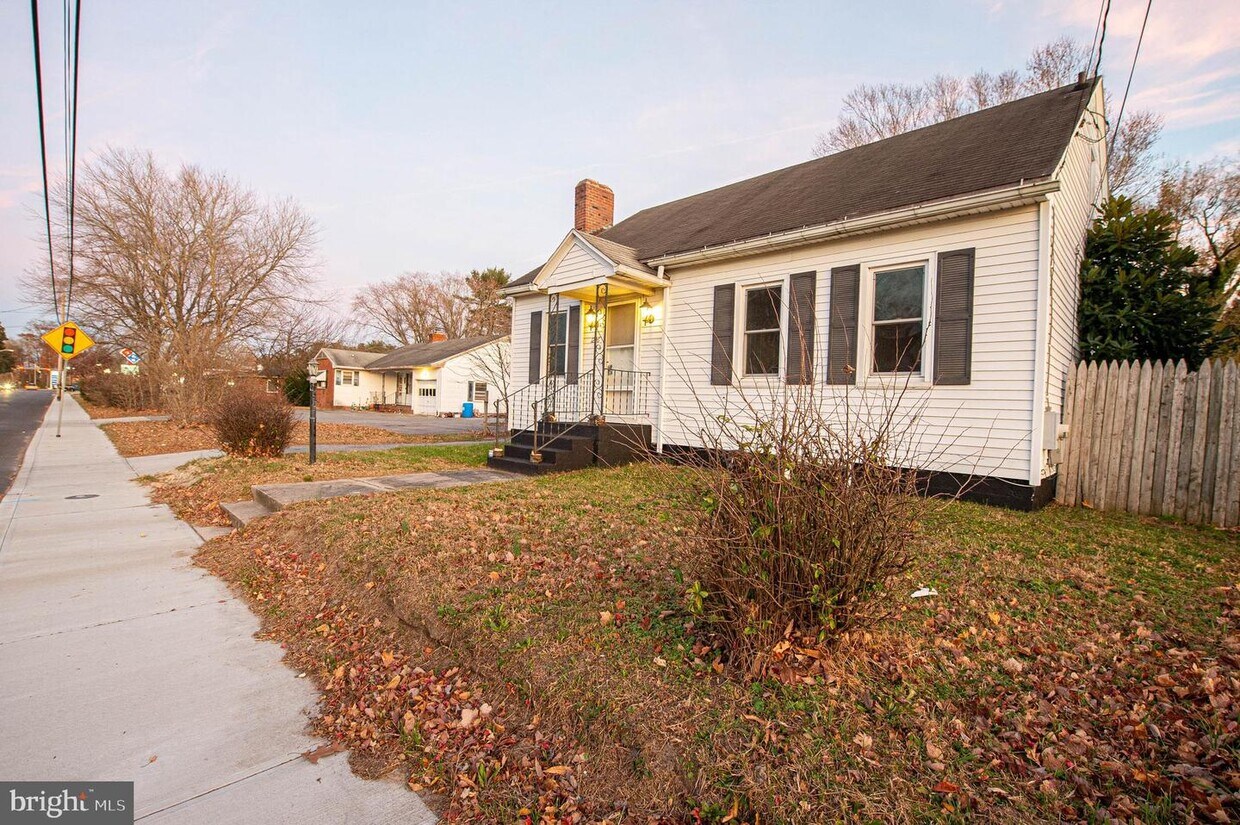 Primary Photo - 1226 Pemberton Dr