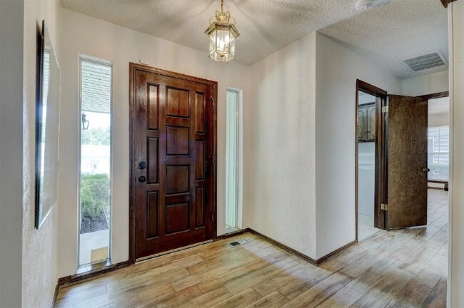Foto del edificio - 10224 Eastlake Dr