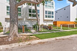 Building Photo - 143 Catalpa Ave