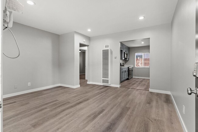 Building Photo - 113 S Lillie Ave