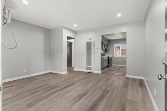 Building Photo - 113 S Lillie Ave