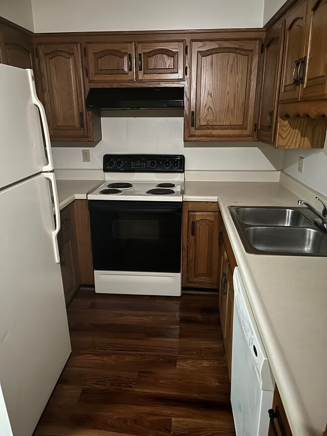 Building Photo - 2137 Versailles Village Pl