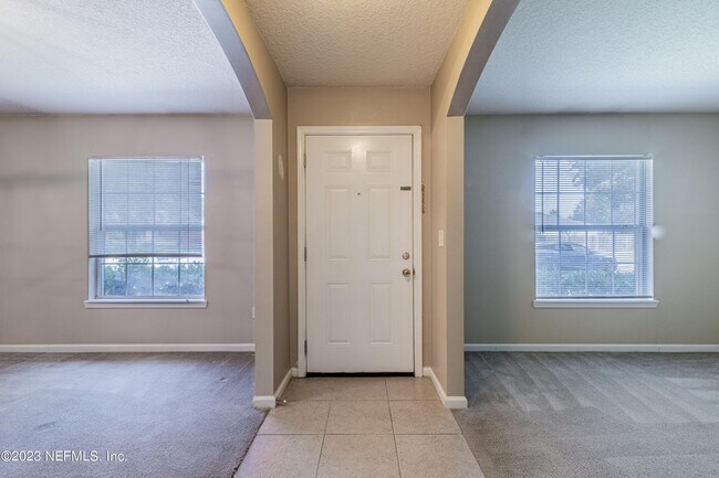 Building Photo - 1342 Lindseys Xing Dr