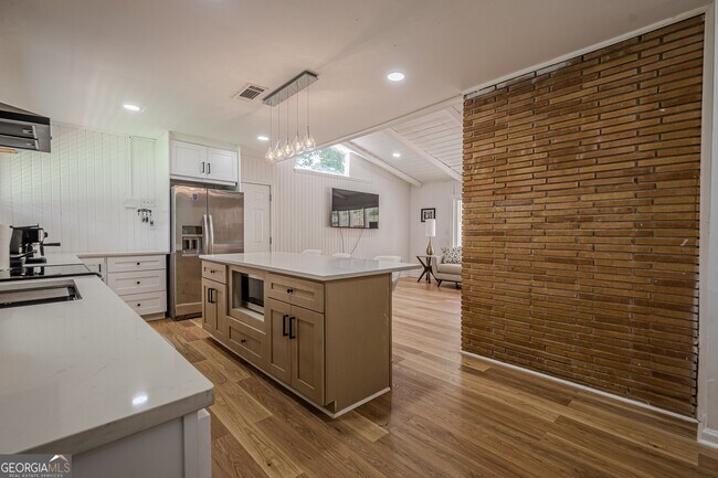 Foto del edificio - 2018 Bramblewood Dr NE