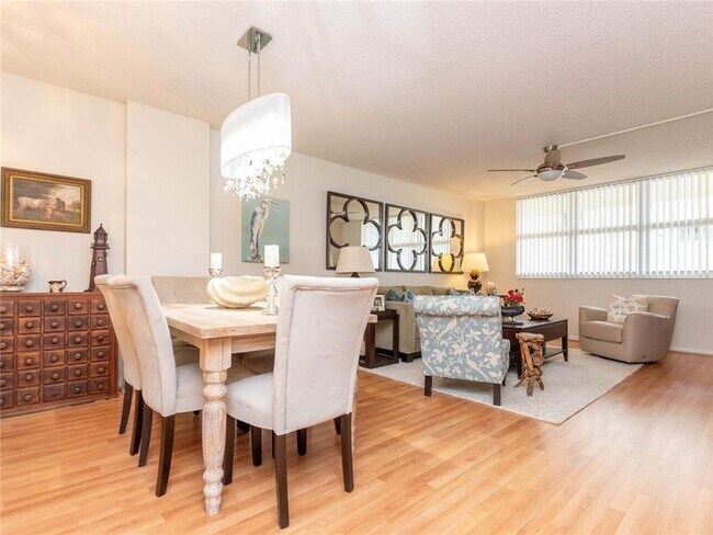 Foto del edificio - 1147 Hillsboro Mile Unit 209