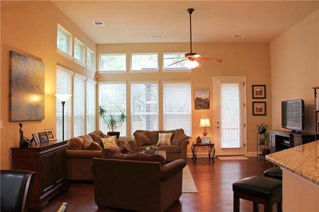 Foto del edificio - 15311 Glen Heather Dr