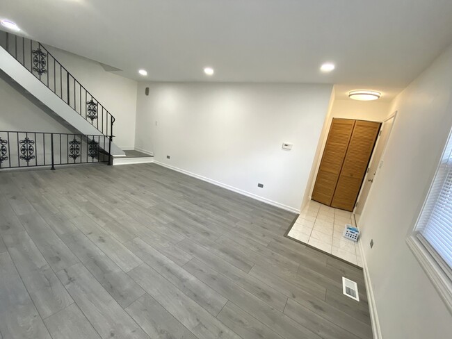 Building Photo - 654 Inverrary Ln