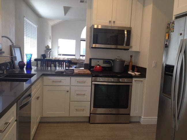 remodeled kitchen with ss appliances - 14572 Dickens St