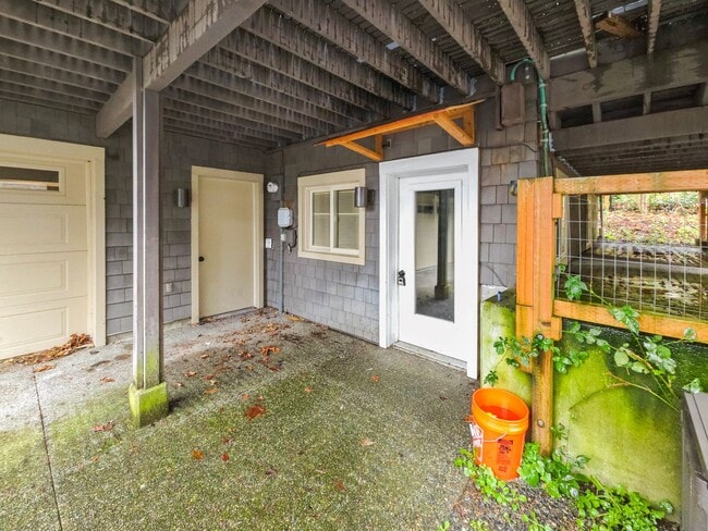 Studio Basement with Bonus Room - Studio Basement with Bonus Room House