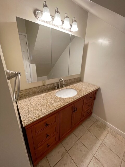 Vanidad - 316 Chester St
