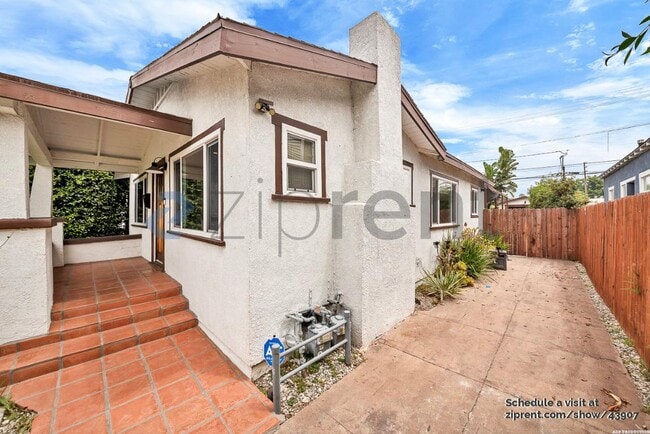 Building Photo - 5150 S Manhattan Pl