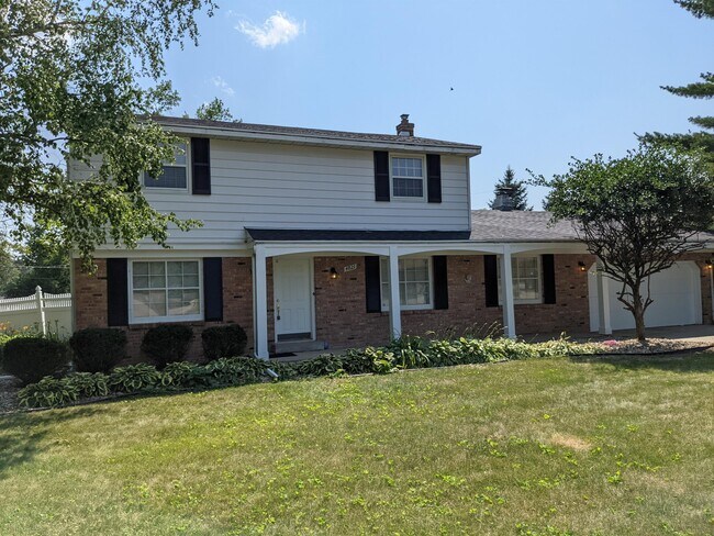 Building Photo - 4821 Edgewood Hills Dr