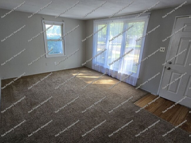 Building Photo - Two Bedroom Ranch