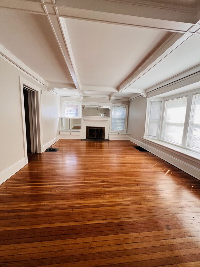 Main living room/ dining room - 190 Dartmouth St