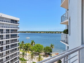 Building Photo - 1551 N Flagler Dr