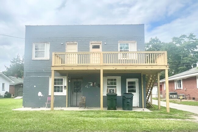 Building Photo - 708 Harvey St