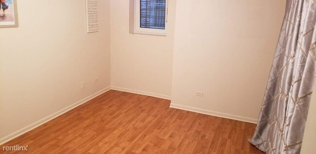 Building Photo - 2 br, 1 bath  - 3731 N Pine Grove Ave
