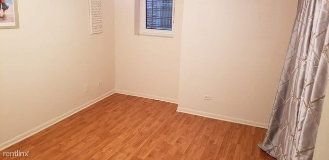 Foto del edificio - 2 br, 1 bath  - 3731 N Pine Grove Ave
