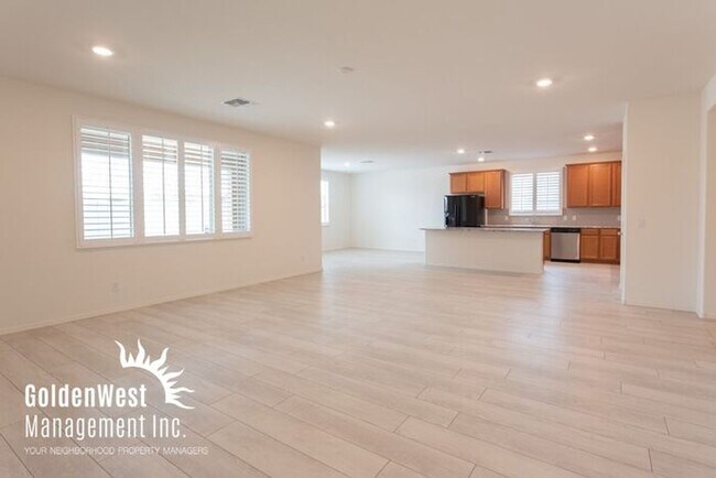 Foto del edificio - Bright & Airy 4 Bdm 2Ba in Quiet Neighborh...