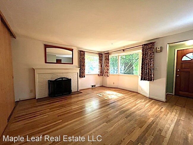 Building Photo - 2 br, 2 bath House - 14016 Wallingford Ave N