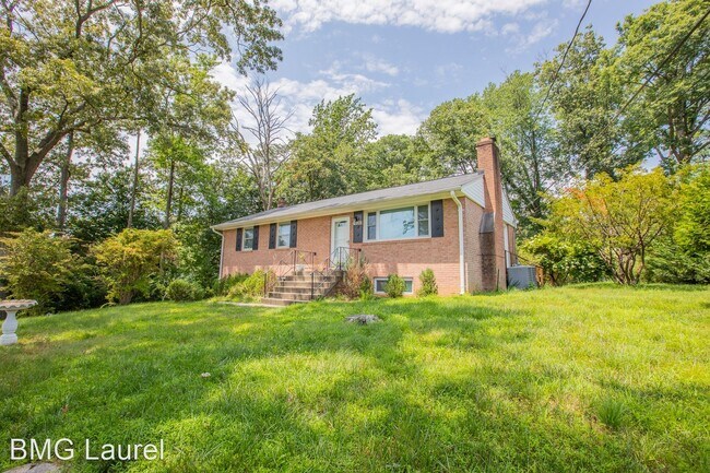 Foto del edificio - 4 br, 2 bath House - 9520 Montrose St