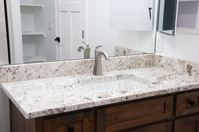 Building Photo - 1851 W 8th S St