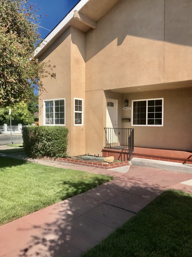 Building Photo - 1601 E San Fernando St