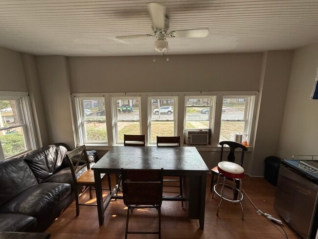 Photo - 804 W Oregon St (Urbana, IL) House