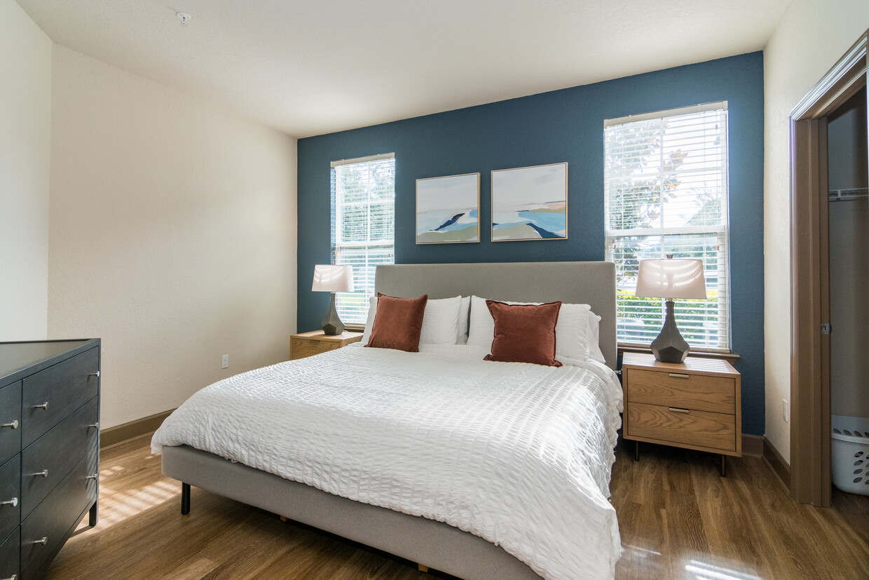 Foto principal - 9703 Avellino Ave