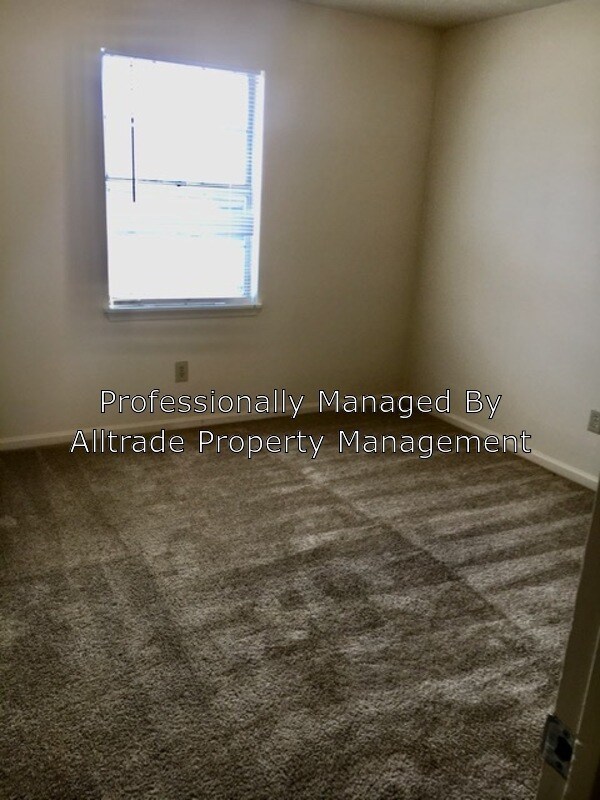 Building Photo - 2391 Chauvin Dr