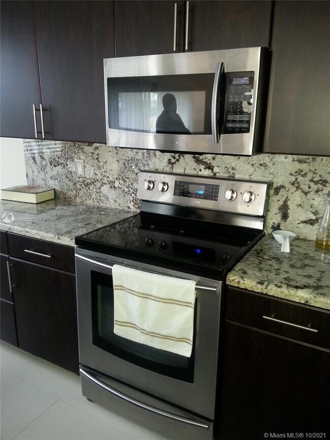 Building Photo - 5381 SW 155th Ave