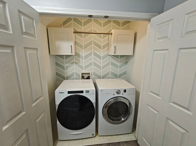 Foto del edificio - 5970 Grovegate Ln