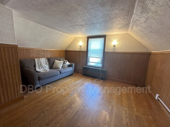 Foto del edificio - 14 Leach Ave