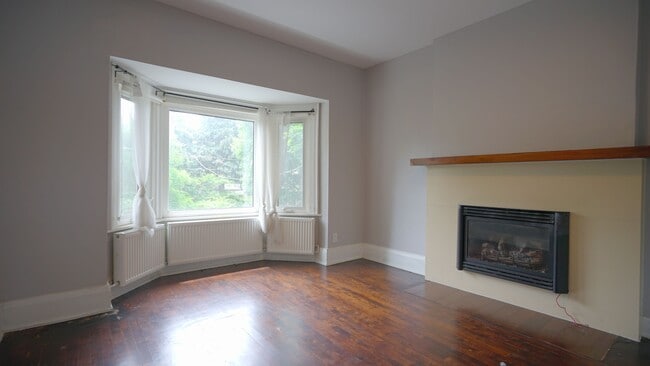 Building Photo - 128 Grenadier Rd