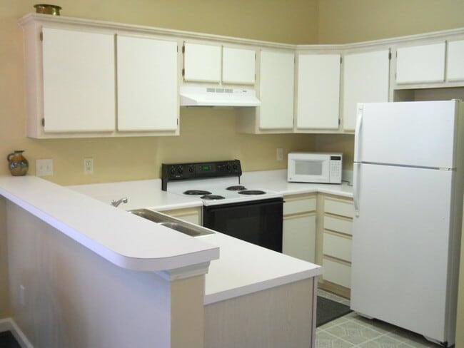 Building Photo - 504 River Oaks Dr
