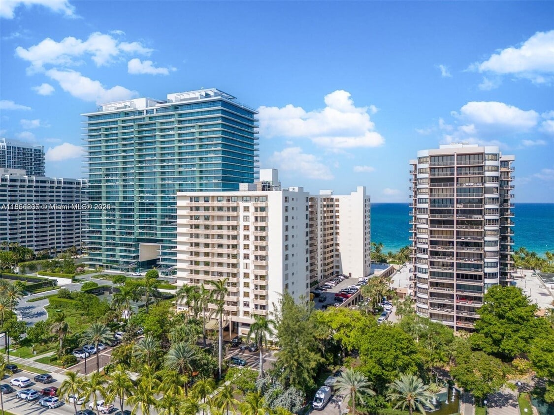 Primary Photo - 10185 Collins Ave