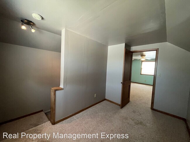 Building Photo - 3 br, 2 bath House - 1705 S Wayland Ave