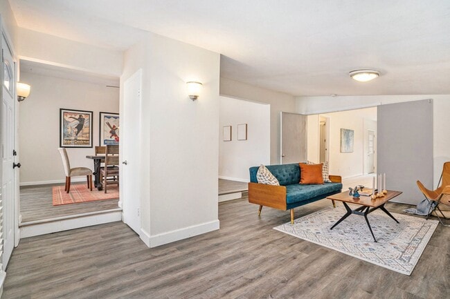 Building Photo - 3 Bed ranch minutes from CSU and pet and s...