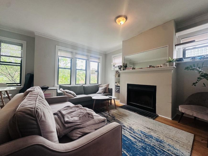 Foto principal - 2 bedroom in Chicago IL 60657