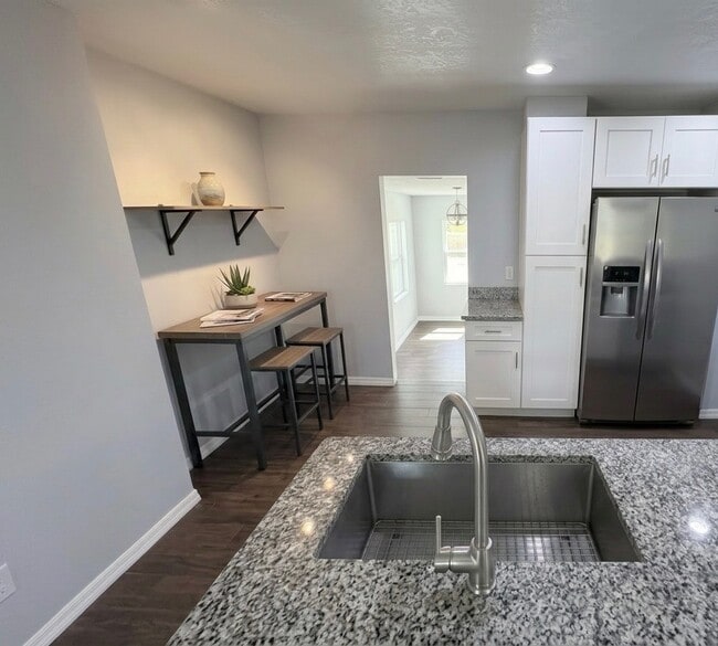 Foto del edificio - 4606 River Hills Dr