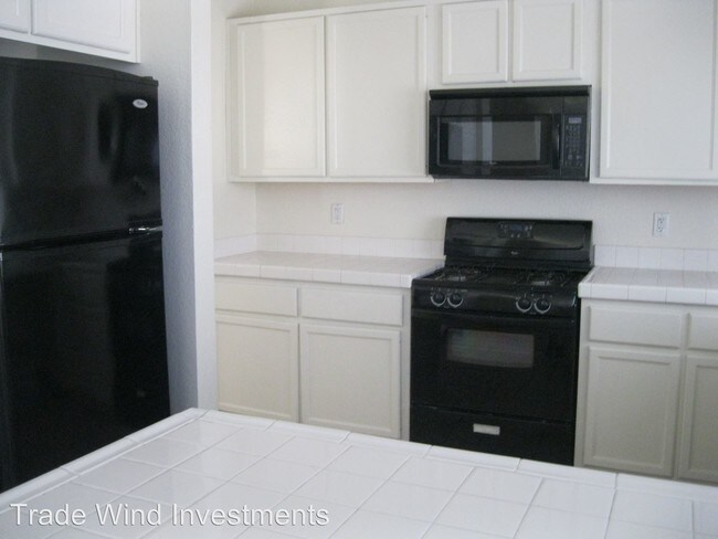 Building Photo - 5 br, 2.5 bath House - 4332 LAUREL HILL DR