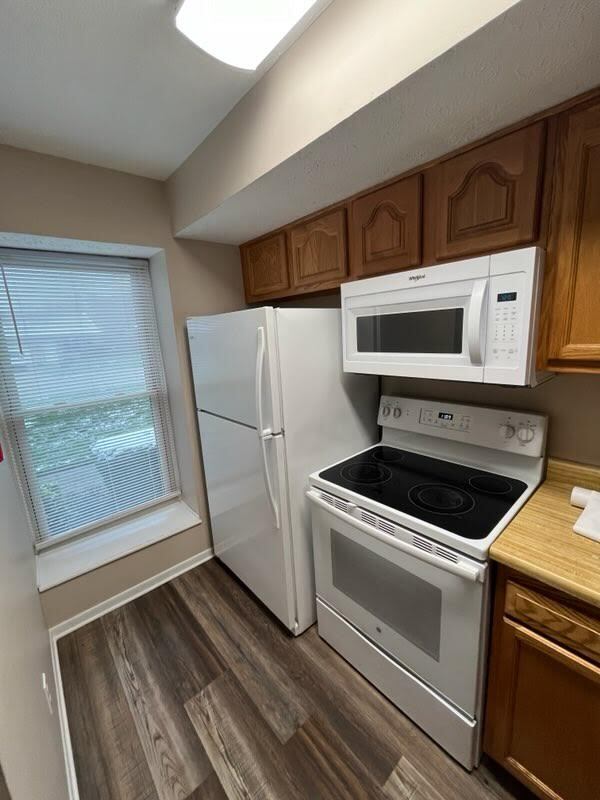 Building Photo - 1871 N Lakeman Dr