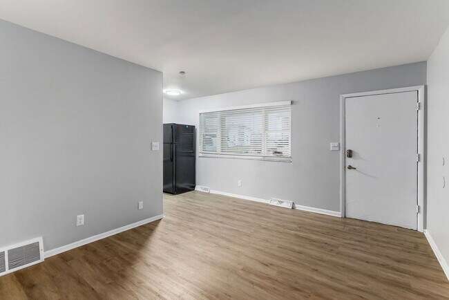 Foto del edificio - 558 Riverview Dr