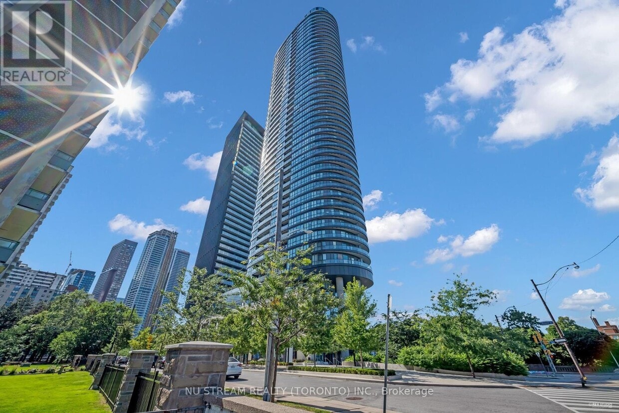 Photo principale - 585-585 Bloor St E